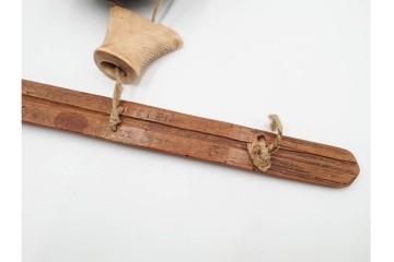 アイヌ民族　木彫　煙草入れ&煙管差しの提げ物セット　(R-086807)