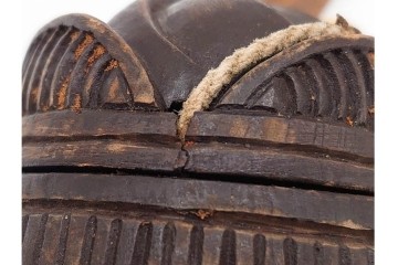 アイヌ民族　木彫　煙草入れ&煙管差しの提げ物セット　(R-086807)