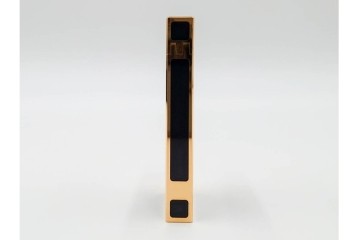 スイス　CARAN d'ACHE(カランダッシュ)　ブラック×ゴールドカラーのボールペン&ライターセット　外箱付き　(R-086808)