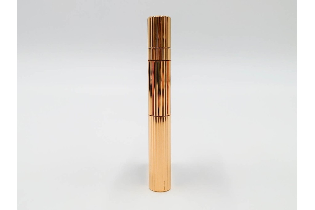 スイス　CARAN d'ACHE(カランダッシュ)　ブラック×ゴールドカラーのボールペン&ライターセット　外箱付き　(R-086808)