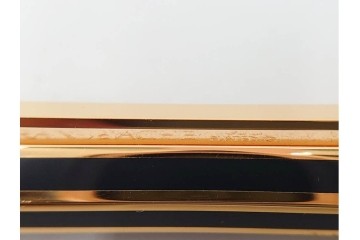 スイス　CARAN d'ACHE(カランダッシュ)　ブラック×ゴールドカラーのボールペン&ライターセット　外箱付き　(R-086808)