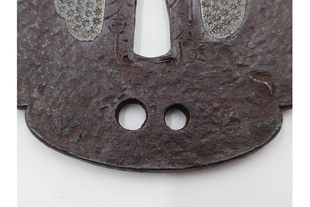 時代武具　紀州住貞命　鉄地木瓜形　水玉小透の鍔　認定書・共箱付き　(R-086809)