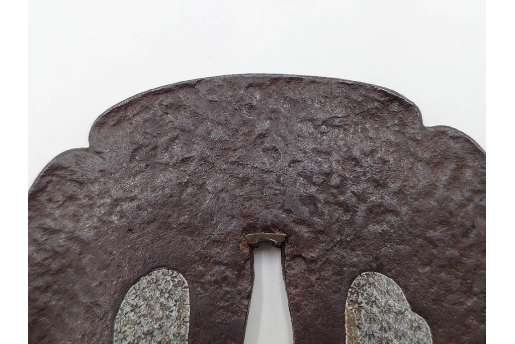 時代武具　紀州住貞命　鉄地木瓜形　水玉小透の鍔　認定書・共箱付き　(R-086809)