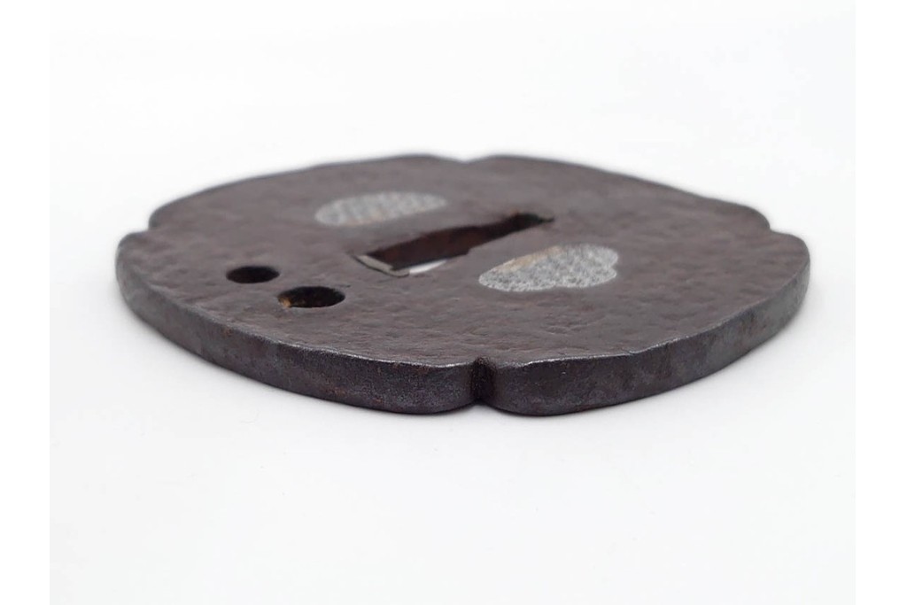 時代武具　紀州住貞命　鉄地木瓜形　水玉小透の鍔　認定書・共箱付き　(R-086809)