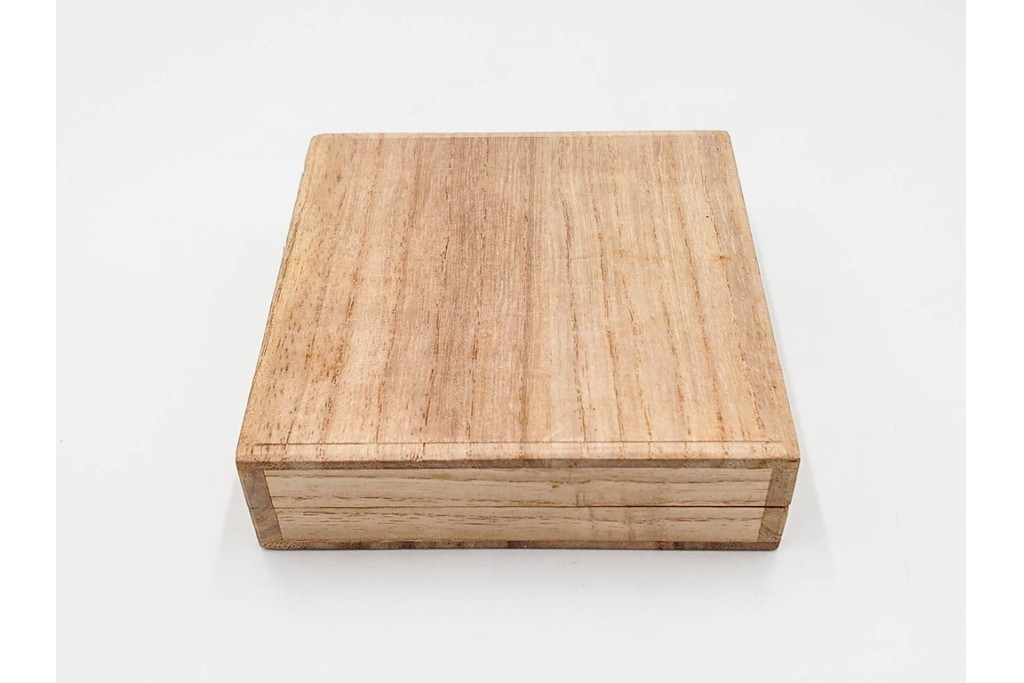 時代武具　紀州住貞命　鉄地木瓜形　水玉小透の鍔　認定書・共箱付き　(R-086809)