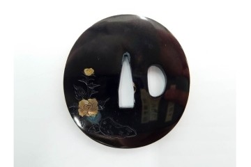 時代武具　赤銅丸形　彫金　金象嵌で牡丹獅子図を表した鍔　外箱付き　(R-086810)