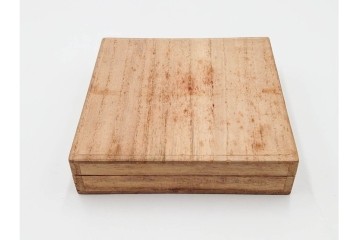 時代武具　正阿弥　鉄地撫角形　腕貫孔(透かし)の入った鍔　外箱付き　(R-086812)