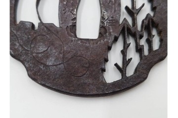 時代武具　武州住 赤坂忠時作　鉄地　透かし鍔　外箱付き　(R-086814)