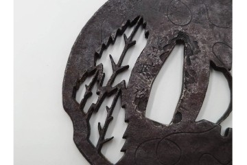 時代武具　武州住 赤坂忠時作　鉄地　透かし鍔　外箱付き　(R-086814)