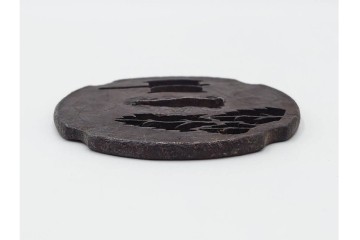 時代武具　武州住 赤坂忠時作　鉄地　透かし鍔　外箱付き　(R-086814)