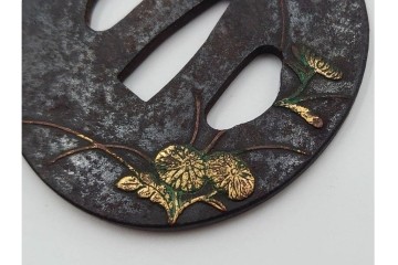 時代武具　鉄地・金象嵌　丸形(双馬・草花)・木瓜形(花蝶)の鍔3点セット　(R-086816)