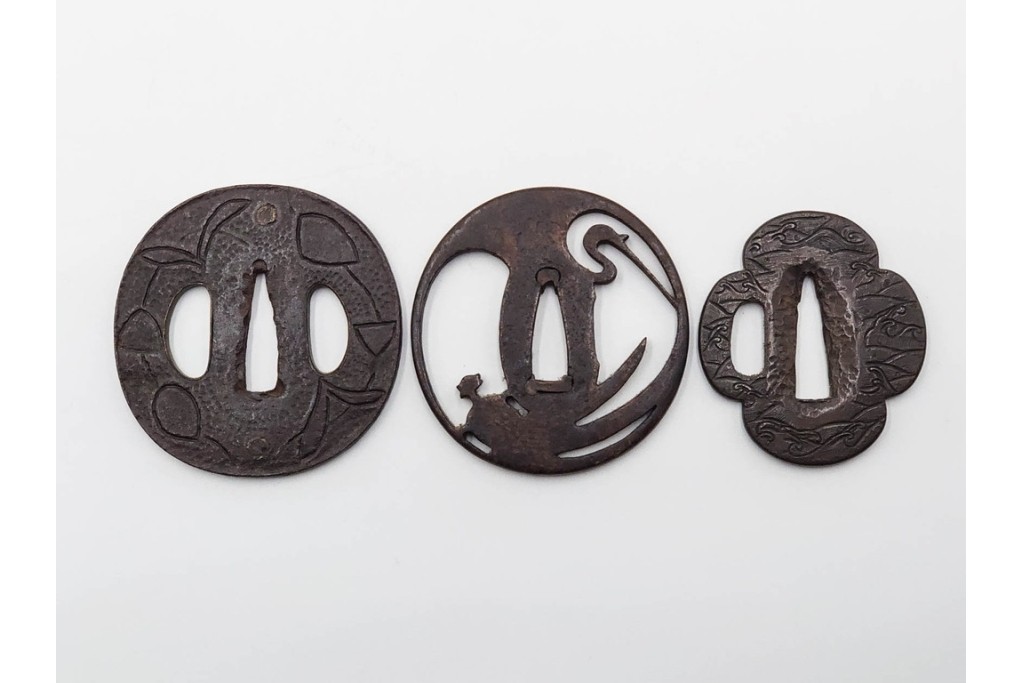 時代武具　丸形(植物・鶴亀透)・木瓜形(波図)の鍔3点セット　(R-086817)