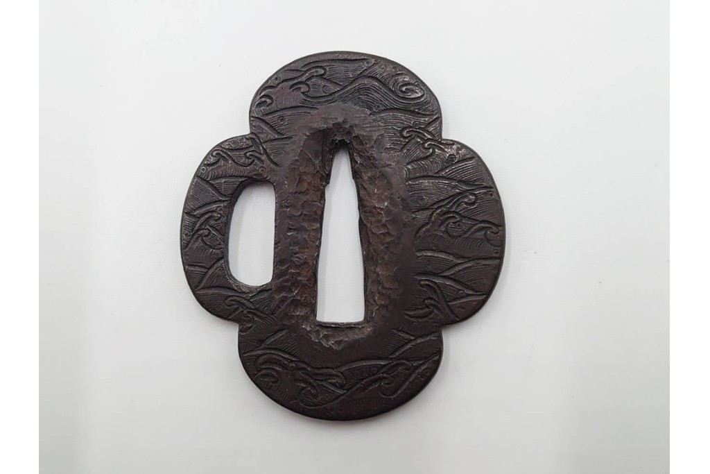 時代武具　丸形(植物・鶴亀透)・木瓜形(波図)の鍔3点セット　(R-086817)