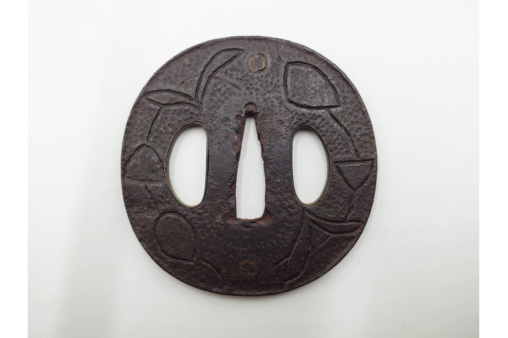 時代武具　丸形(植物・鶴亀透)・木瓜形(波図)の鍔3点セット　(R-086817)