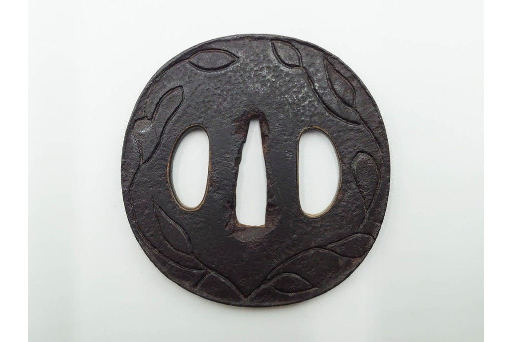 時代武具　丸形(植物・鶴亀透)・木瓜形(波図)の鍔3点セット　(R-086817)