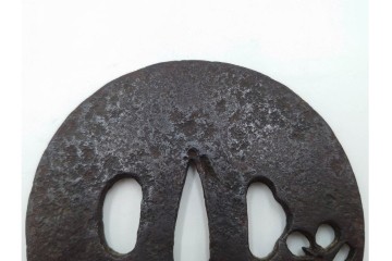 時代武具　鉄地丸形　桜透と梅透の鍔3点セット　(R-086818)