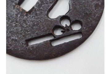 時代武具　鉄地丸形　桜透と梅透の鍔3点セット　(R-086818)