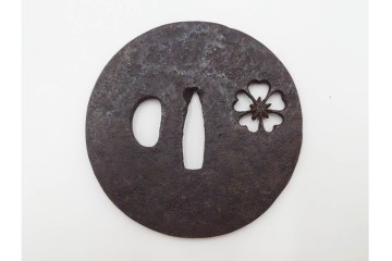 時代武具　鉄地丸形　桜透と梅透の鍔3点セット　(R-086818)