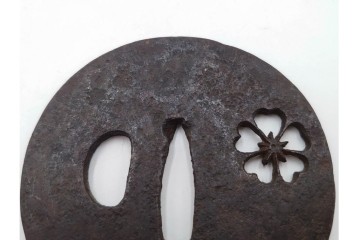 時代武具　鉄地丸形　桜透と梅透の鍔3点セット　(R-086818)