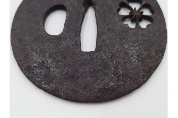 時代武具　鉄地丸形　桜透と梅透の鍔3点セット　(R-086818)