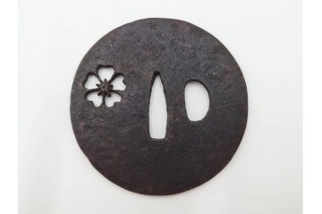 時代武具　鉄地丸形　桜透と梅透の鍔3点セット　(R-086818)