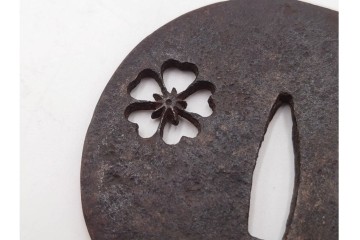 時代武具　鉄地丸形　桜透と梅透の鍔3点セット　(R-086818)
