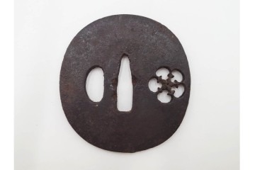 時代武具　鉄地丸形　桜透と梅透の鍔3点セット　(R-086818)