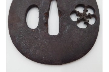 時代武具　鉄地丸形　桜透と梅透の鍔3点セット　(R-086818)