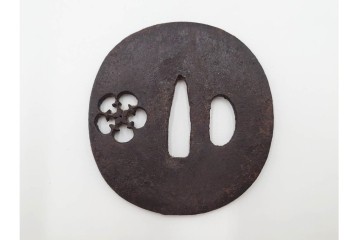 時代武具　鉄地丸形　桜透と梅透の鍔3点セット　(R-086818)