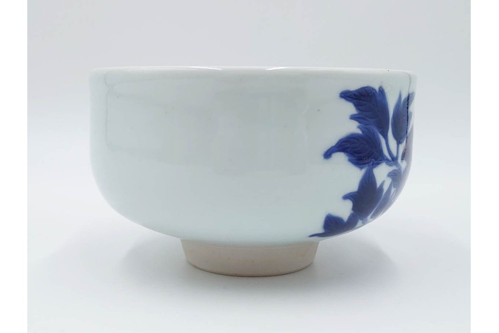 島田文雄作　上品な彩磁牡丹文の茶碗　共箱付き　(R-086821)