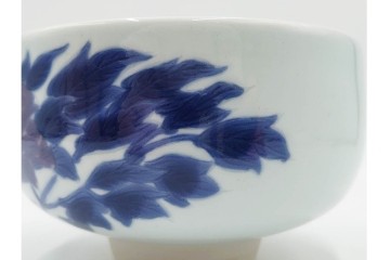 島田文雄作　上品な彩磁牡丹文の茶碗　共箱付き　(R-086821)