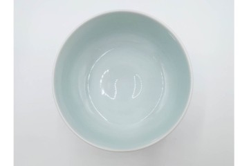 島田文雄作　上品な彩磁牡丹文の茶碗　共箱付き　(R-086821)