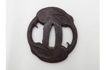 時代武具　「東都序之」在銘 茄子透かし・丸形(蝙蝠)・隅入角形(透かし)の鍔3点セット　外箱付き　(R-086827)