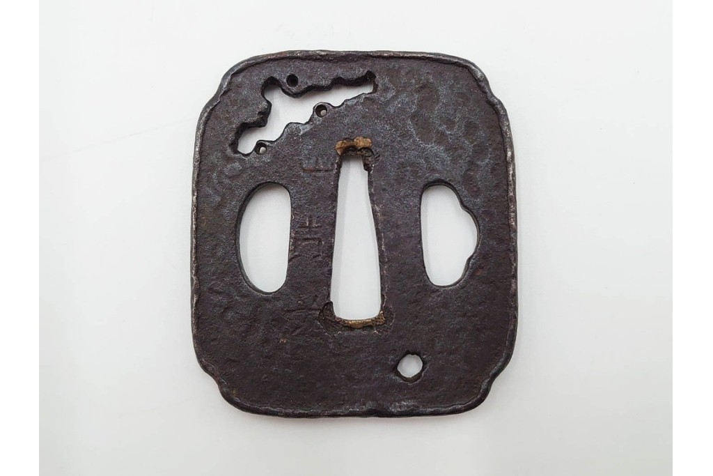 時代武具　「東都序之」在銘 茄子透かし・丸形(蝙蝠)・隅入角形(透かし)の鍔3点セット　外箱付き　(R-086827)