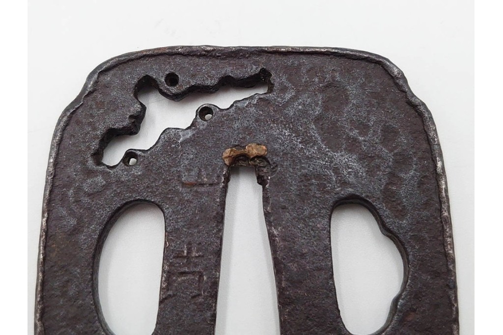 時代武具　「東都序之」在銘 茄子透かし・丸形(蝙蝠)・隅入角形(透かし)の鍔3点セット　外箱付き　(R-086827)