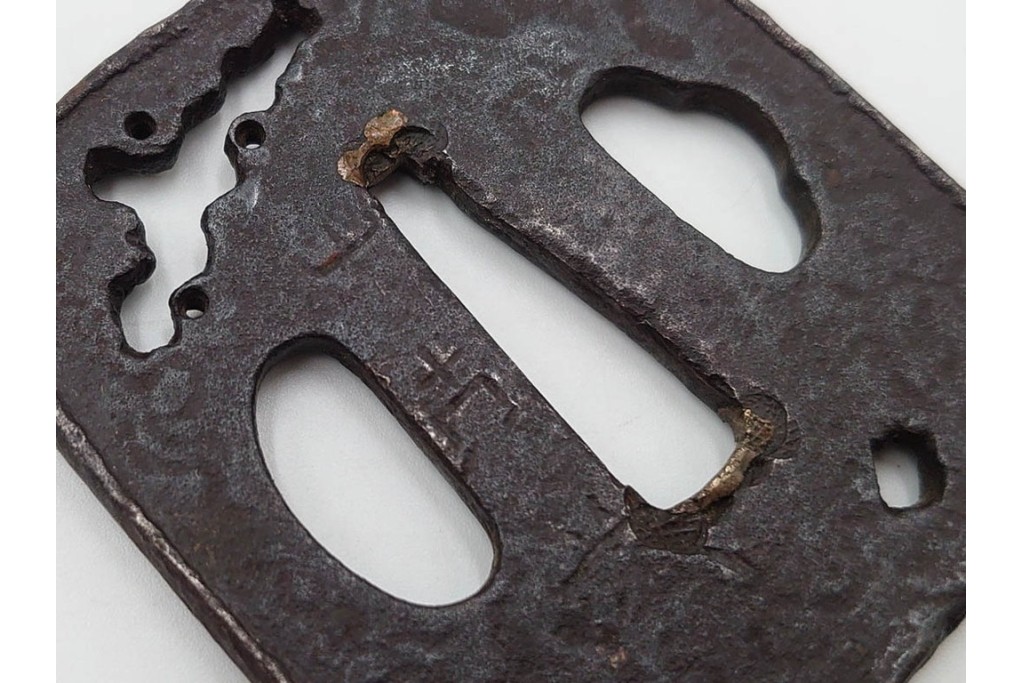 時代武具　「東都序之」在銘 茄子透かし・丸形(蝙蝠)・隅入角形(透かし)の鍔3点セット　外箱付き　(R-086827)