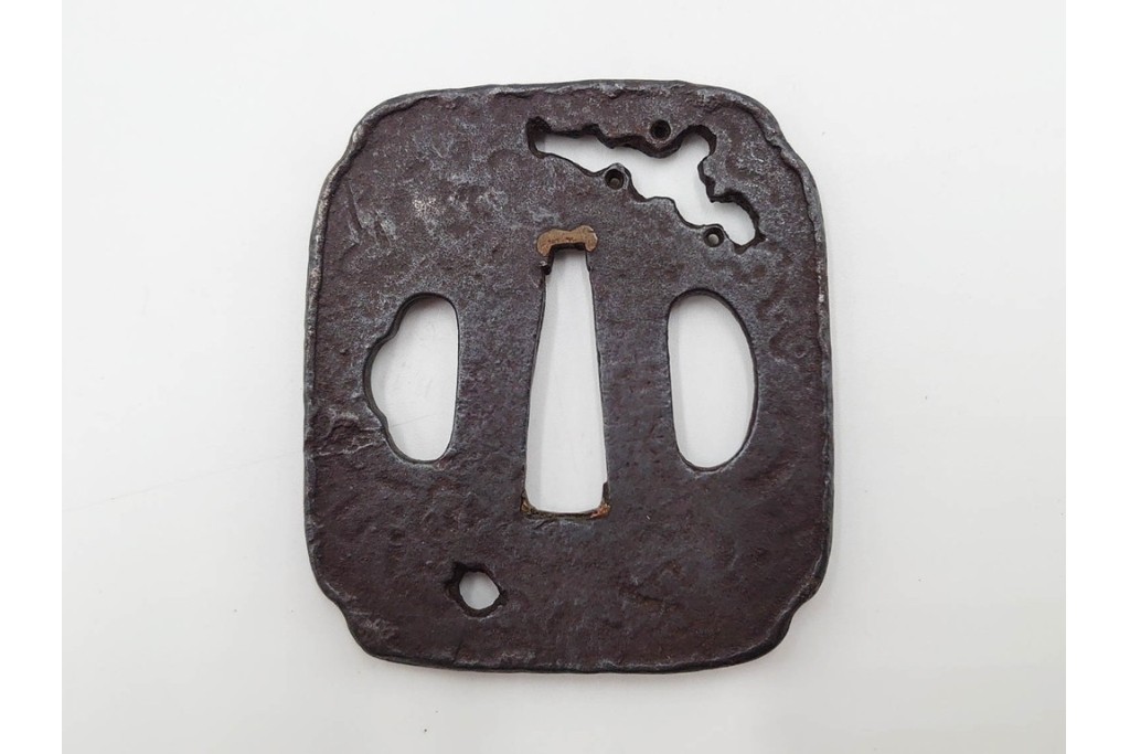 時代武具　「東都序之」在銘 茄子透かし・丸形(蝙蝠)・隅入角形(透かし)の鍔3点セット　外箱付き　(R-086827)