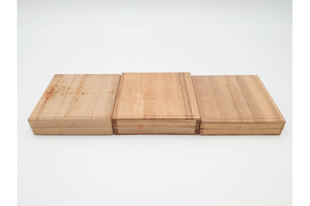 時代武具　「東都序之」在銘 茄子透かし・丸形(蝙蝠)・隅入角形(透かし)の鍔3点セット　外箱付き　(R-086827)