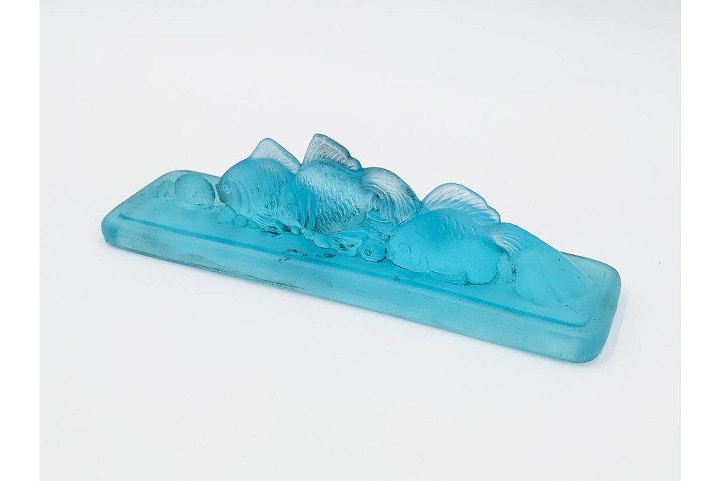 戦前　当時物　金魚モチーフのガラスの文鎮　(R-086828)