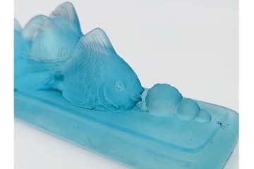 戦前　当時物　金魚モチーフのガラスの文鎮　(R-086828)