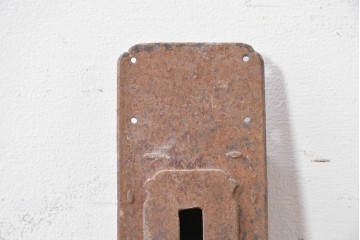 和製アンティーク　本常作　重厚な質感と経年による風合いが趣ある蔵戸の錠前金具　(R-086831)