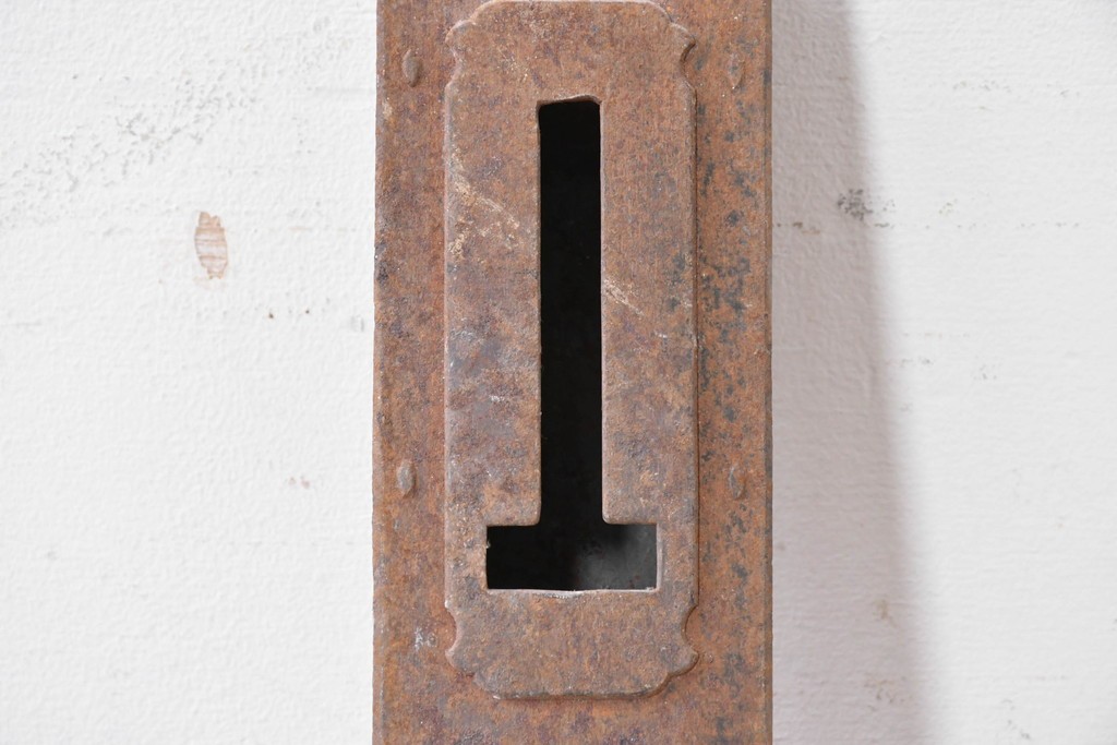 和製アンティーク　本常作　重厚な質感と経年による風合いが趣ある蔵戸の錠前金具　(R-086831)