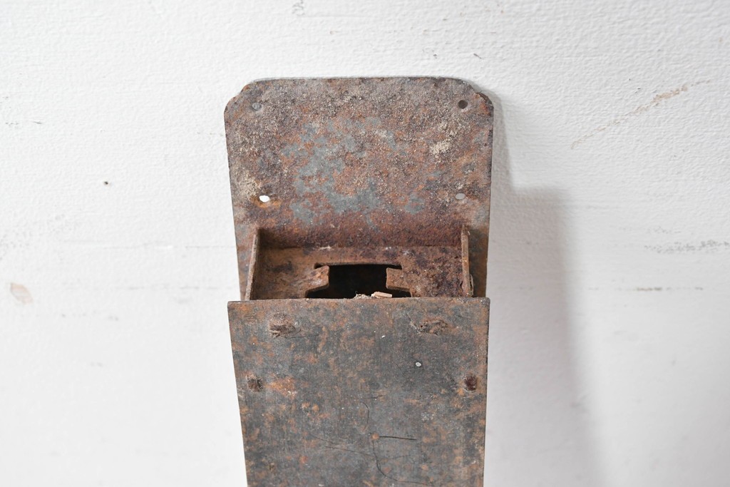 和製アンティーク　本常作　重厚な質感と経年による風合いが趣ある蔵戸の錠前金具　(R-086831)