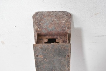 和製アンティーク　本常作　重厚な質感と経年による風合いが趣ある蔵戸の錠前金具　(R-086831)