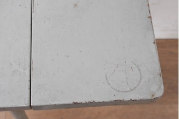 ヨーロッパヴィンテージ　インダストリアル　天板が折りたためる省スペース仕様のキャスター付きタイプライターデスク　(R-086833)