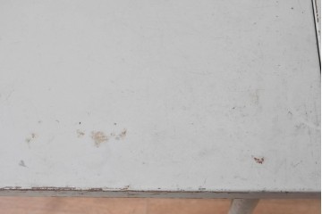 ヨーロッパヴィンテージ　インダストリアル　天板が折りたためる省スペース仕様のキャスター付きタイプライターデスク　(R-086833)