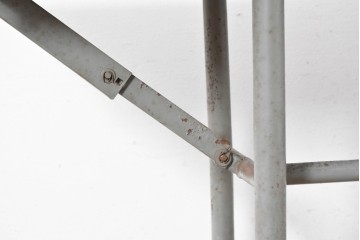 ヨーロッパヴィンテージ　インダストリアル　天板が折りたためる省スペース仕様のキャスター付きタイプライターデスク　(R-086833)