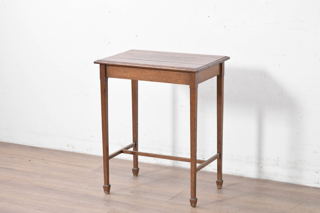 和製アンティーク　ナラ材　シャープなフォルムのサイドテーブル　(R-086834)