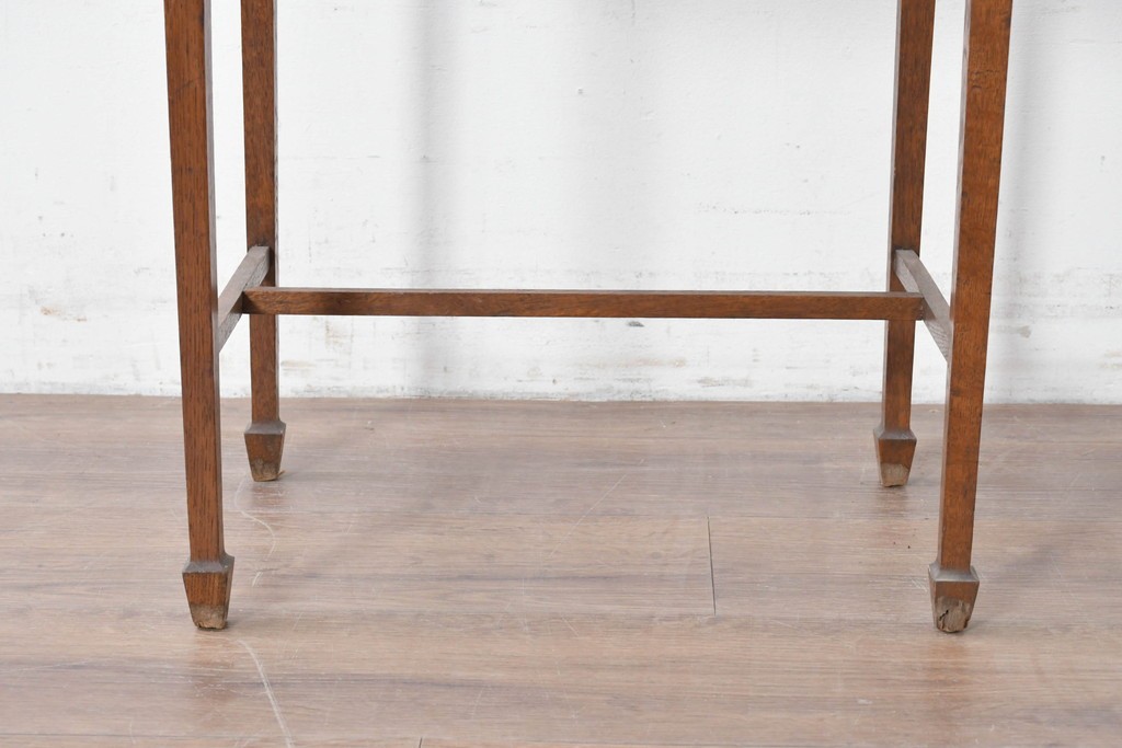 和製アンティーク　ナラ材　シャープなフォルムのサイドテーブル　(R-086834)