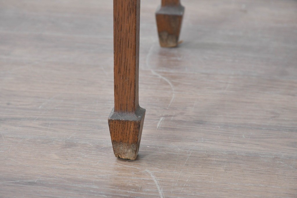 和製アンティーク　ナラ材　シャープなフォルムのサイドテーブル　(R-086834)